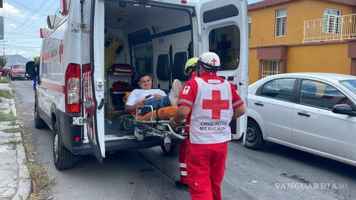 $!El joven fue trasladado a un hospital de la ciudad por sus propios medios.