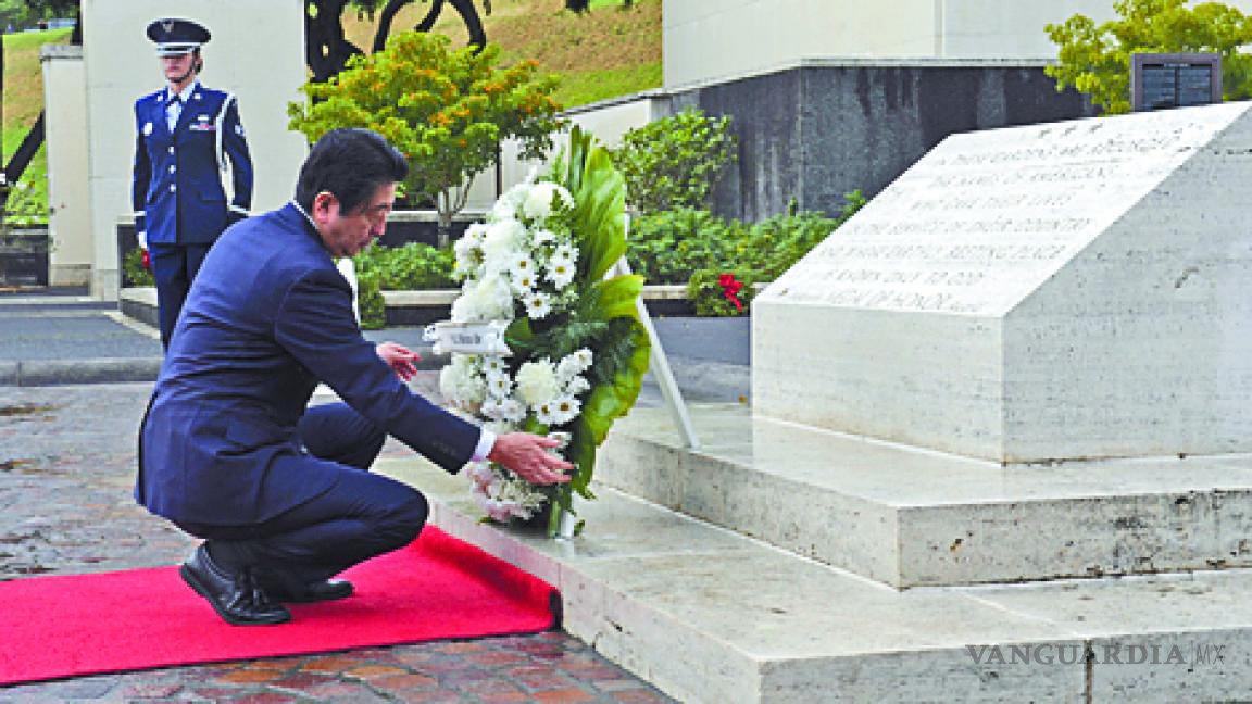 Shinzo Abe visita mítico Pearl Harbor