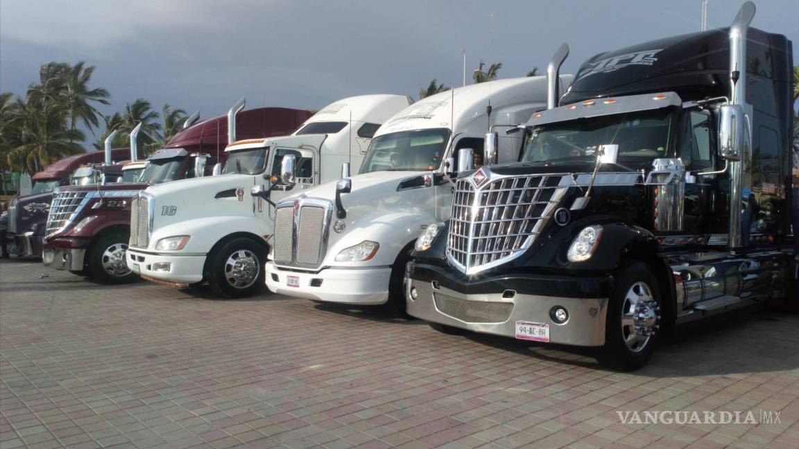 Transportistas de Coahuila denuncian pérdidas millonarias por retrasos en trámites en la SICT