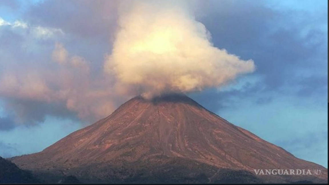 Volcán de Fuego de Guatemala se mantiene con explosiones y expulsión ceniza