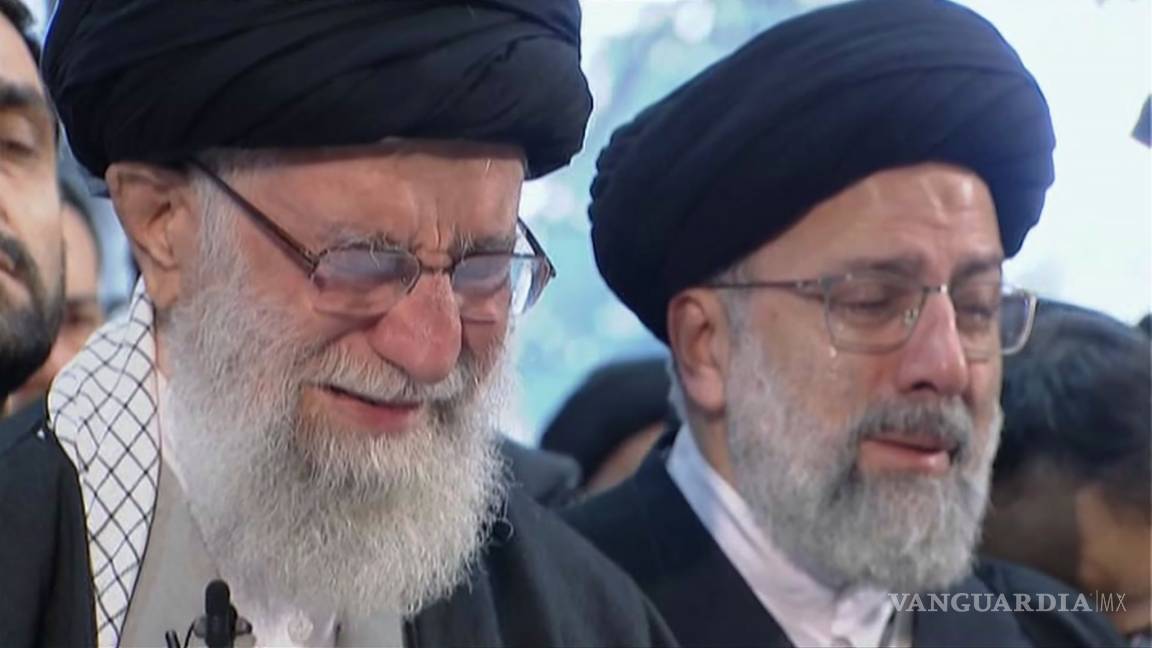Ayatolá Ali Jamenei llora y reza por el general Qassem Soleimani asesinado por EU