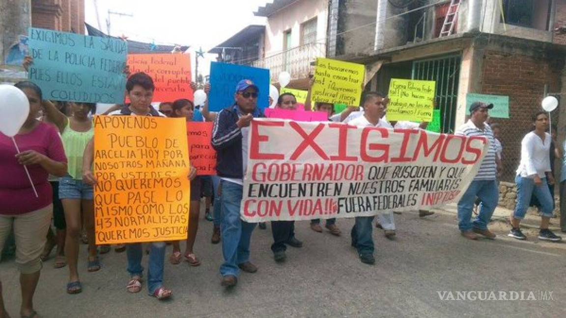 Bloquean carretera en Iguala; exigen salida de Policía Federal de Arcelia