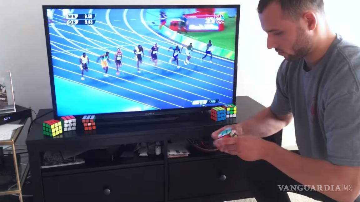 Un hombre es más rápido resolviendo un cubo Rubik que Bolt corriendo los 100 metros planos