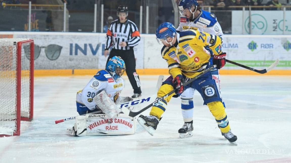 Equipos noruegos de hockey juegan un partido de 217 minutos