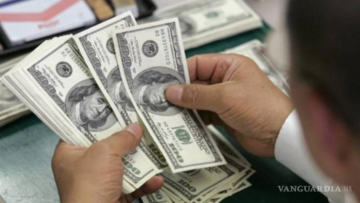 Se vende el dólar en 19.38 pesos en instituciones bancarias