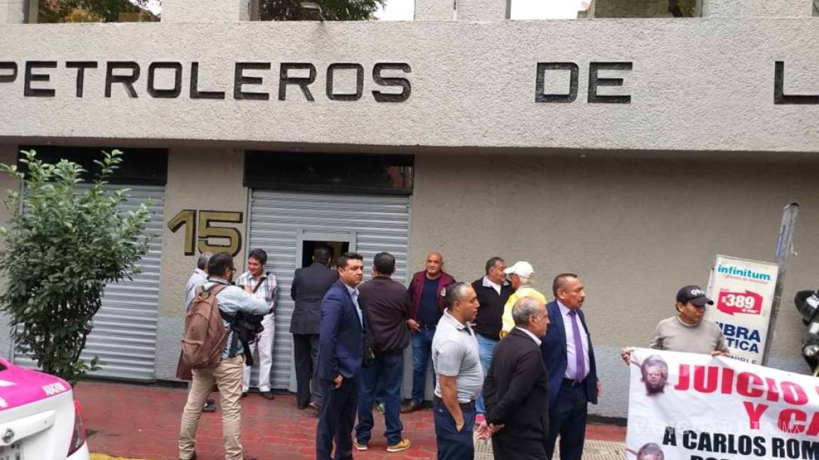 Arriban líderes del sindicato petrolero a sesión extraordinaria por caso Romero Deschamps