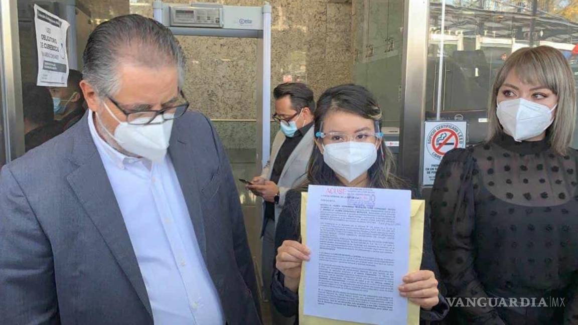 $!Padres de niños con cáncer denuncian a AMLO, Novelo, Alcocer y a empresa, por autorrobo de medicinas