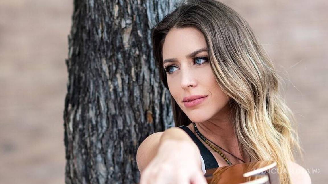 La cantante de country Kylie Rae Harris muere en accidente automovilístico