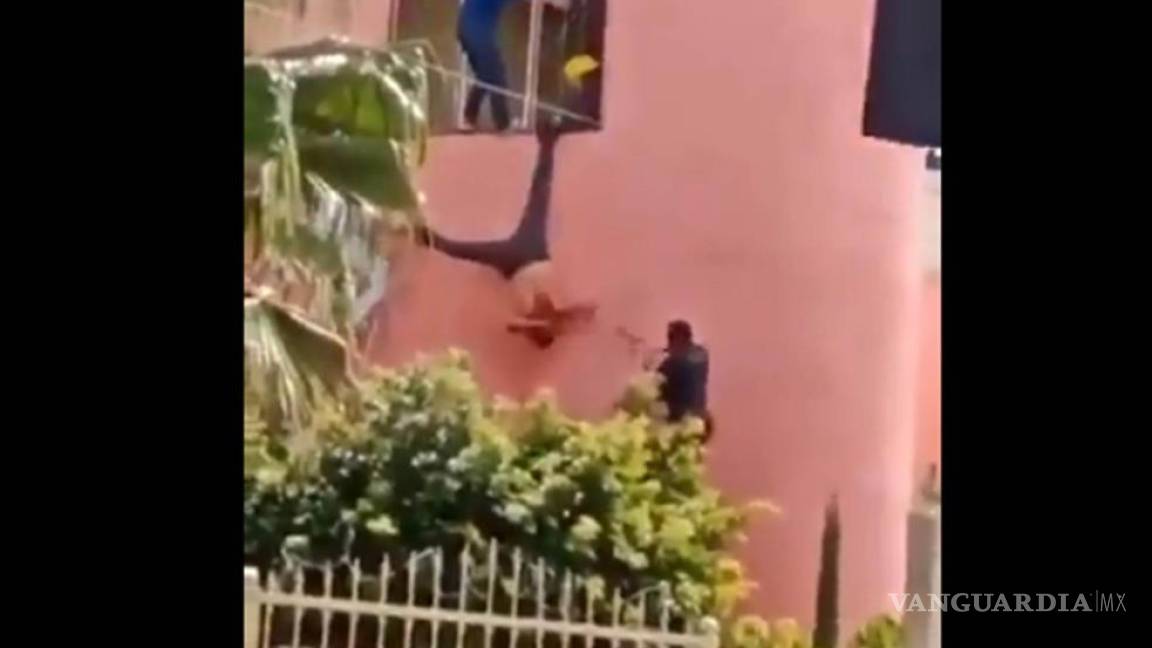 Policías de Tonalá agarran de 'piñata' a ladrón (video)