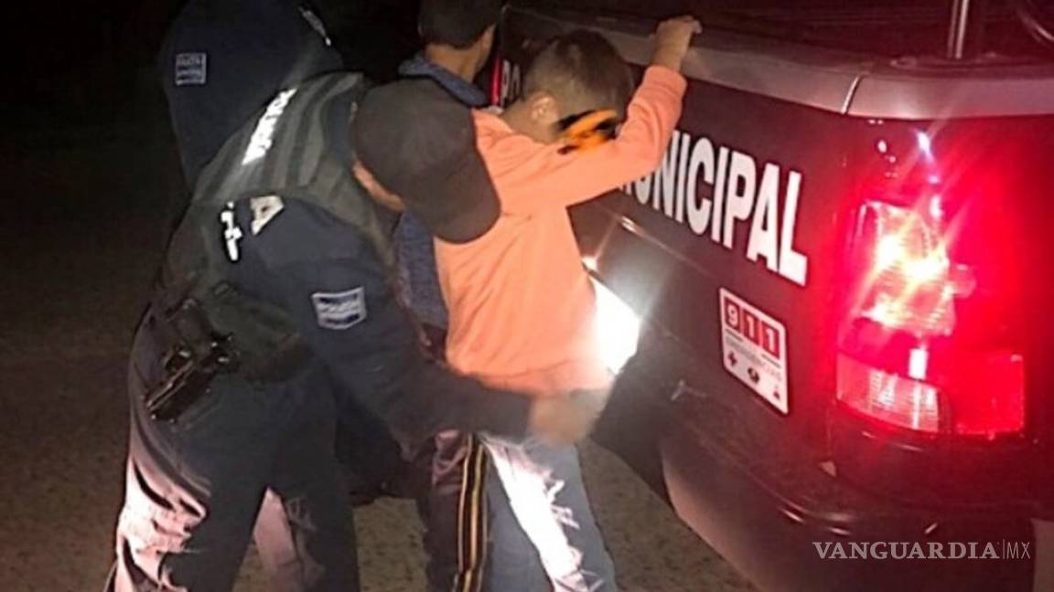 Queda joven detenido por daños a patrulla en colonia Zaragoza de Saltillo
