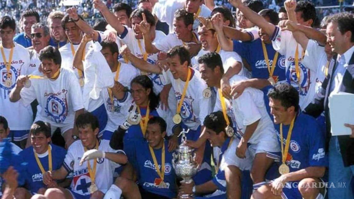 Luego de 23 años, 'El Conejo' Pérez vuelve a ser campeón con Cruz Azul