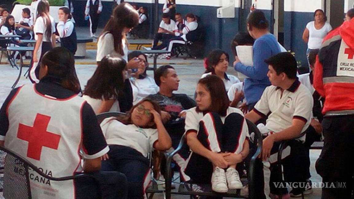 Estudiantes de preparatoria se intoxican con fuerte olor en Guanajuato