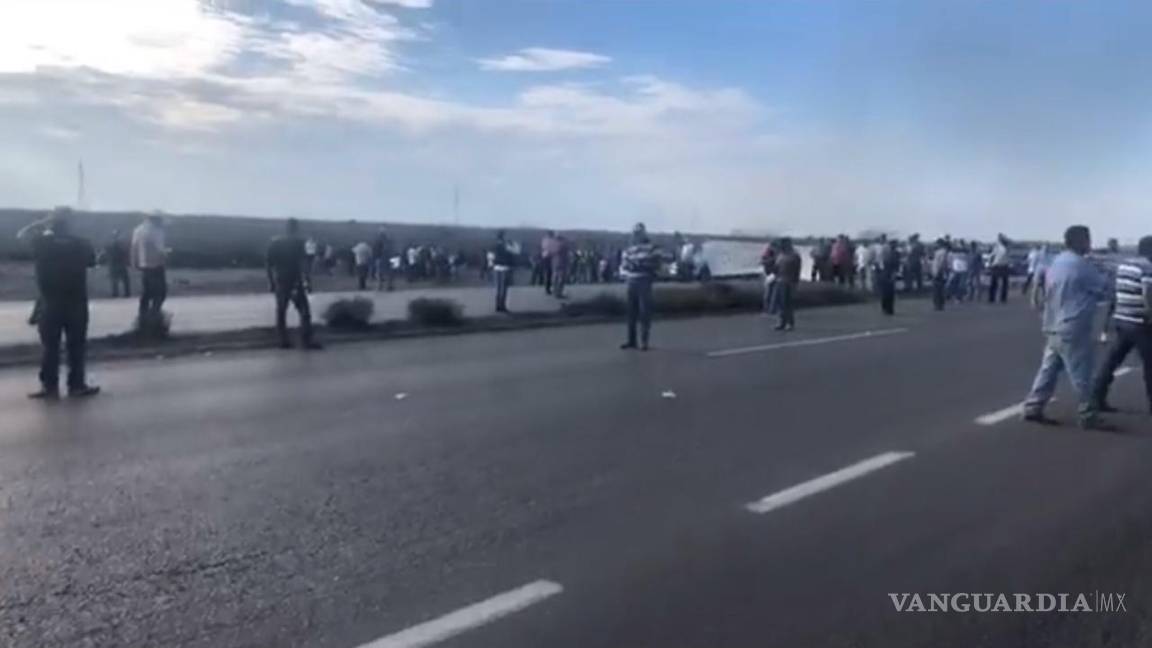 Manifestantes cierran parcialmente la Carretera 57 por crisis en la Región Carbonífera de Coahuila