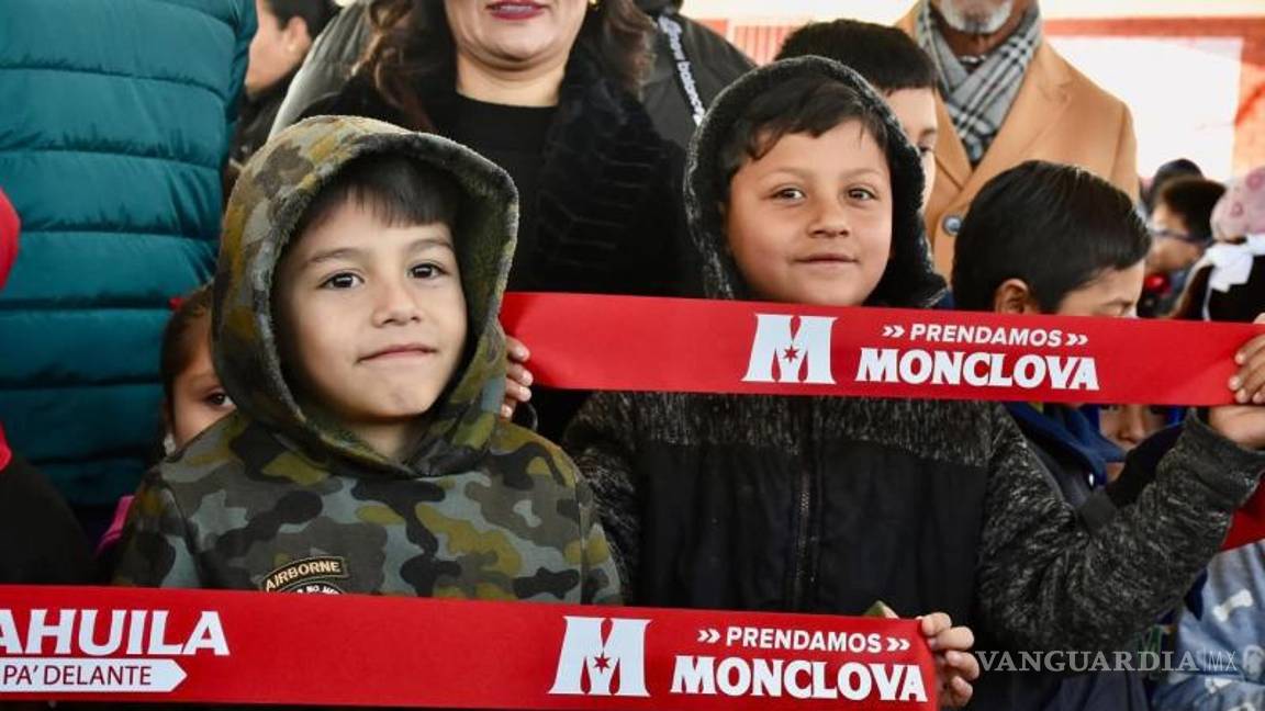 $!Alumnos del turno matutino de la primaria disfrutando del nuevo espacio escolar.