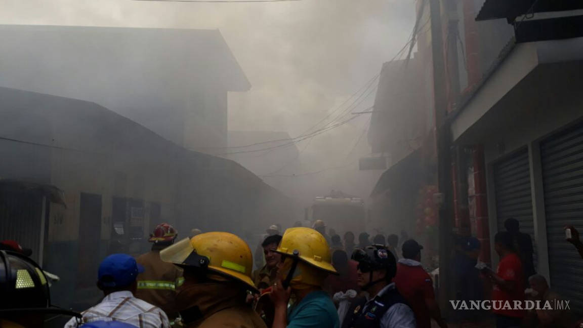 Un incendio consume gran mercado público en Managua, segunda vez este año