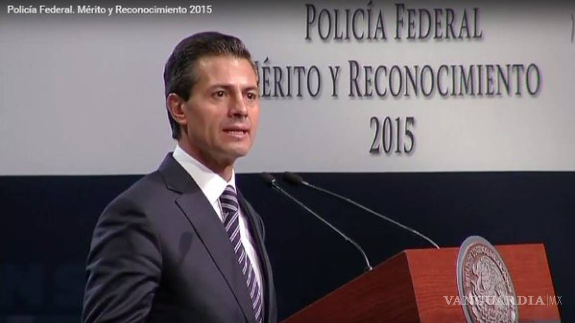 Peña Nieto anuncia programas de becas y vivienda para agentes de la Policía Federal