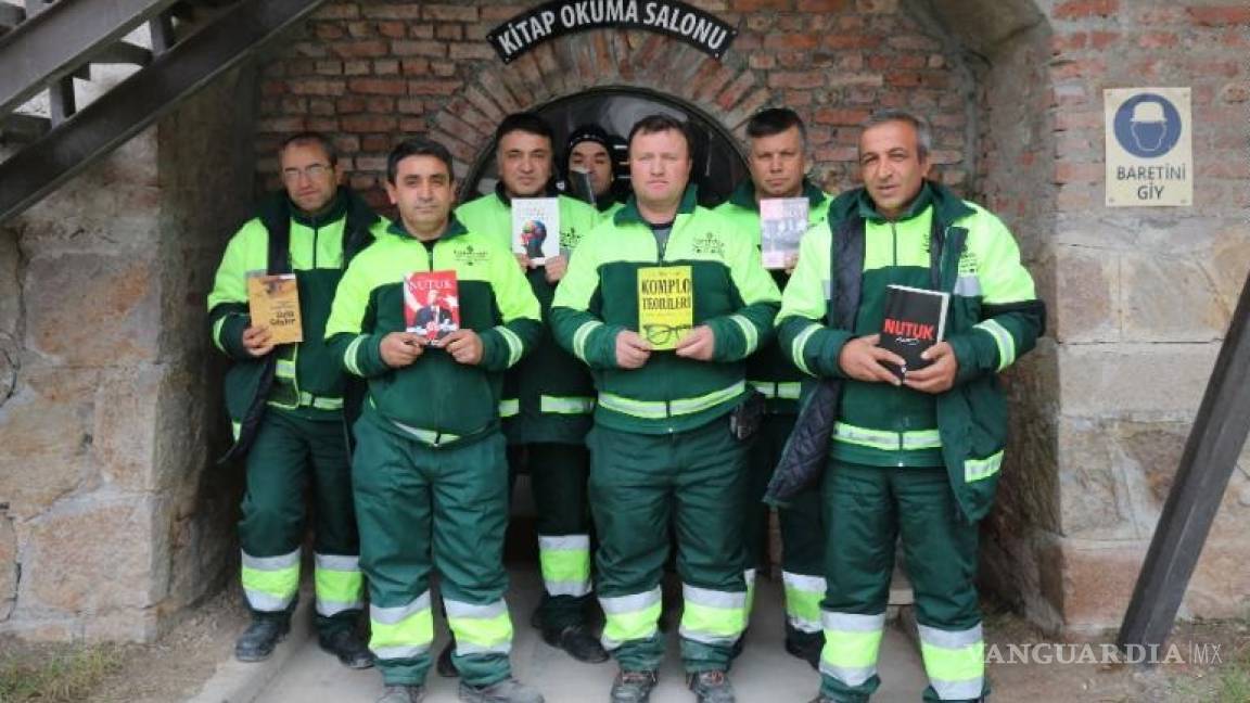 Recolectores de basura turcos crean biblioteca con ejemplares desechados