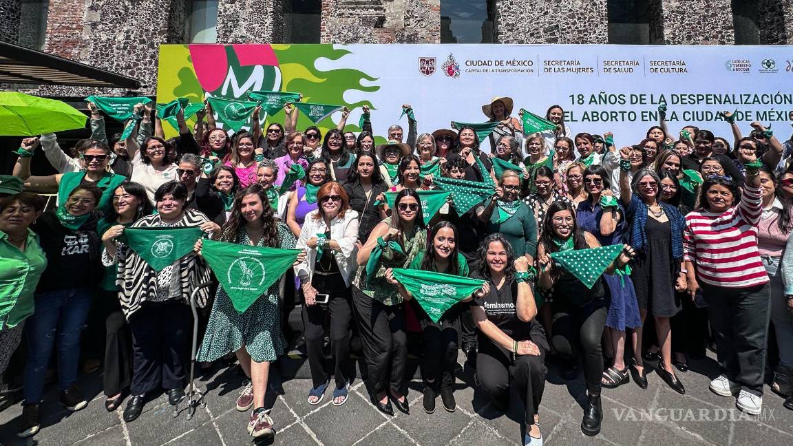 $!CIUDAD DE MÉXICO, 24ABRIL2025.- Ana Francis, secretaria de cultura; Eréndira Regina Fonseca, representante derechos reproductivos Honduras; Aide García, católicas por el derecho a Decidir; Rebeca Ramos, directora de Gire encabezaron la ceremonia por los 18 años de la despenalización del aborto en la Ciudad de México | Foto: Cuartoscuro