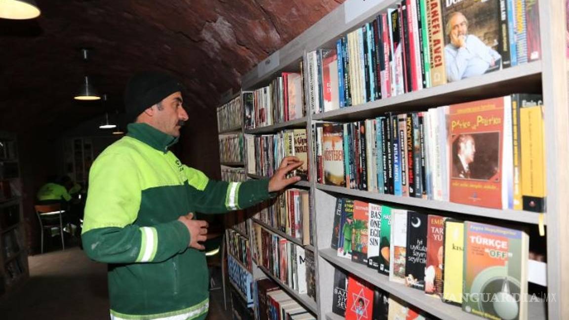 $!Recolectores de basura turcos crean biblioteca con ejemplares desechados