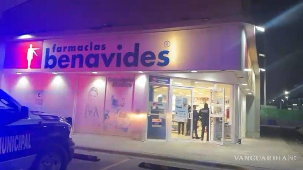 Asaltan con violencia farmacia al sur de Saltillo; dos hombres logran escapar