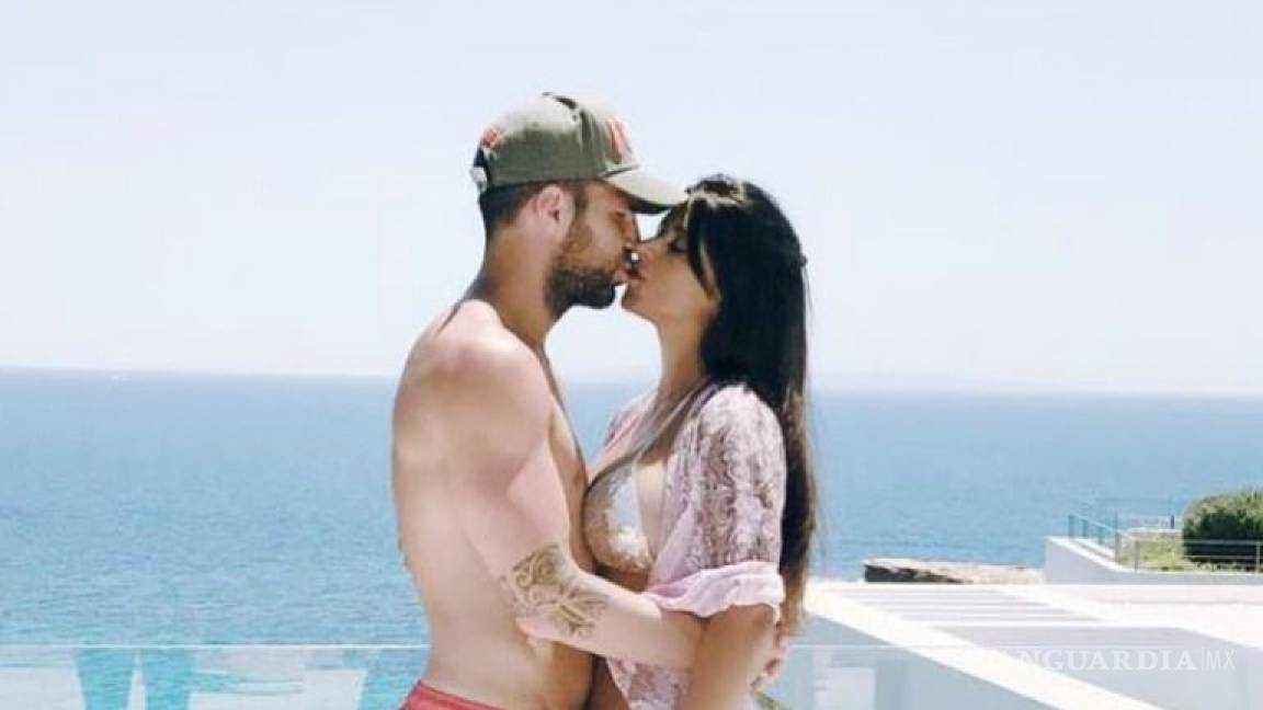 La imagen de Cesc Fábregas que se hizo viral por su 'emoción' al besar a su novia