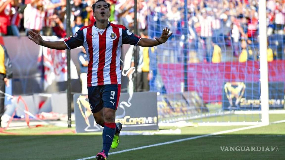 Oficial: Bravo se va de las Chivas