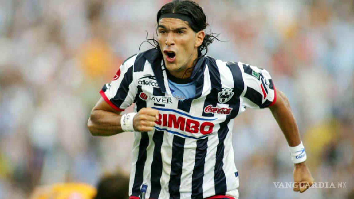 $!Sebastián el 'Loco' Abreu no conoce el amor...a la camiseta