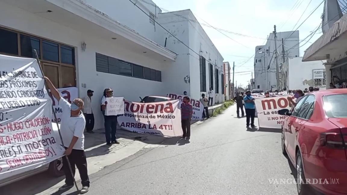 Protestan morenistas afuera de casa de Layda Sansores en Campeche