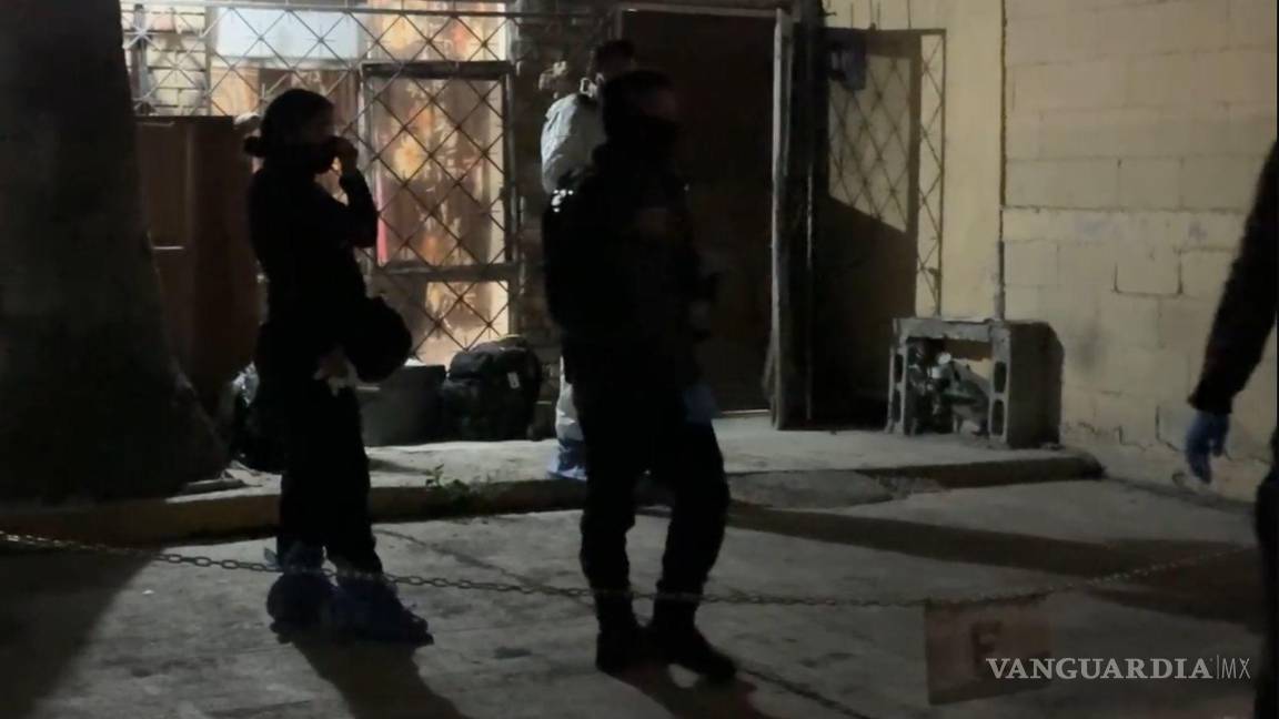 $!El cuerpo fue trasladado por el Servicio Médico Forense tras concluir el peritaje.