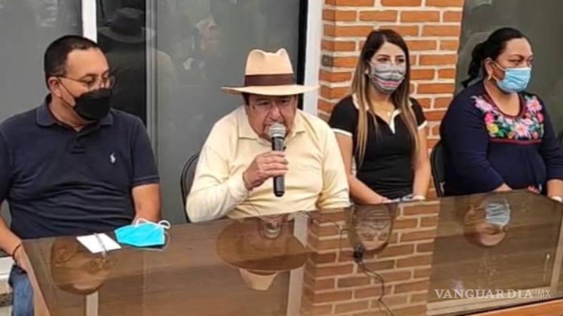 $!El presidente municipal de Yautepec, Agustín Alonso Mendoza, dijo que se siente “muy apenado” por la muerte del joven