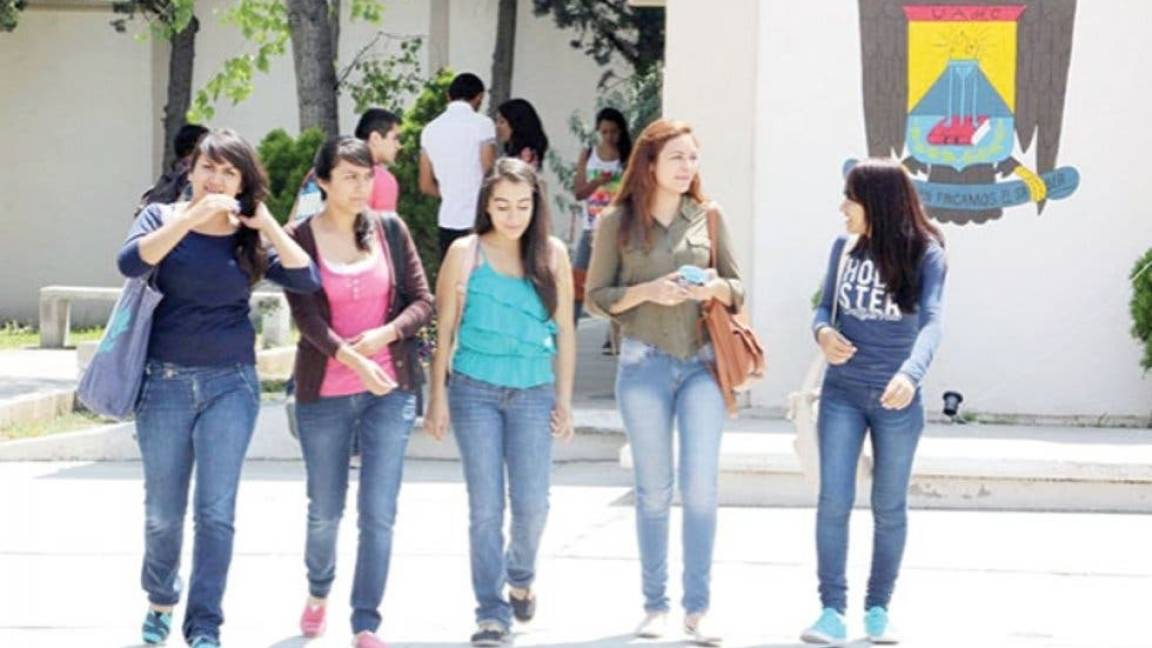 Beca Lobos UAdeC será donada de egresados a estudiantes