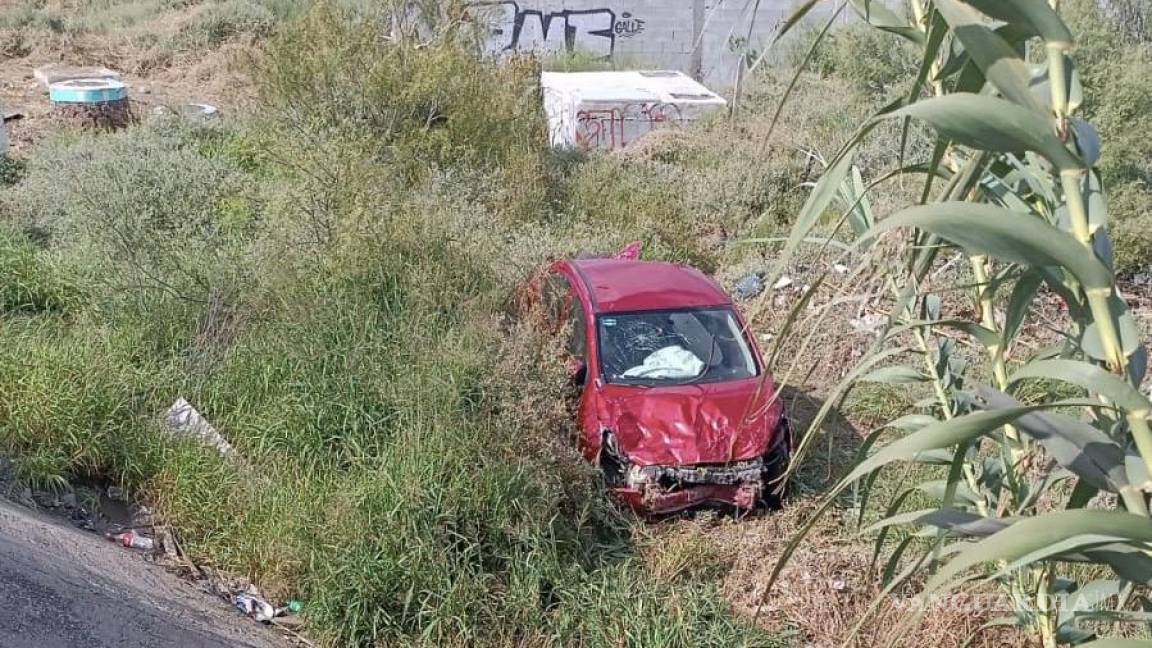 Cae automovilista en un barranco tras quedarse dormido en la Monterrey-Saltillo