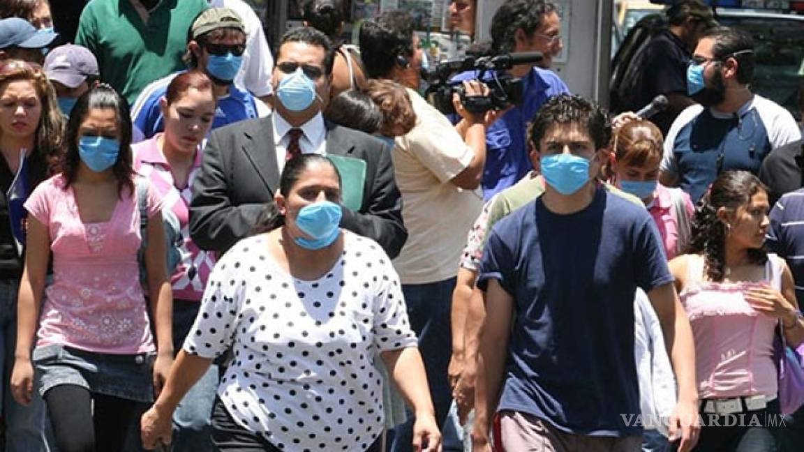 Lanzan alerta por venta de cubrebocas usados en México; los recogen de la basura