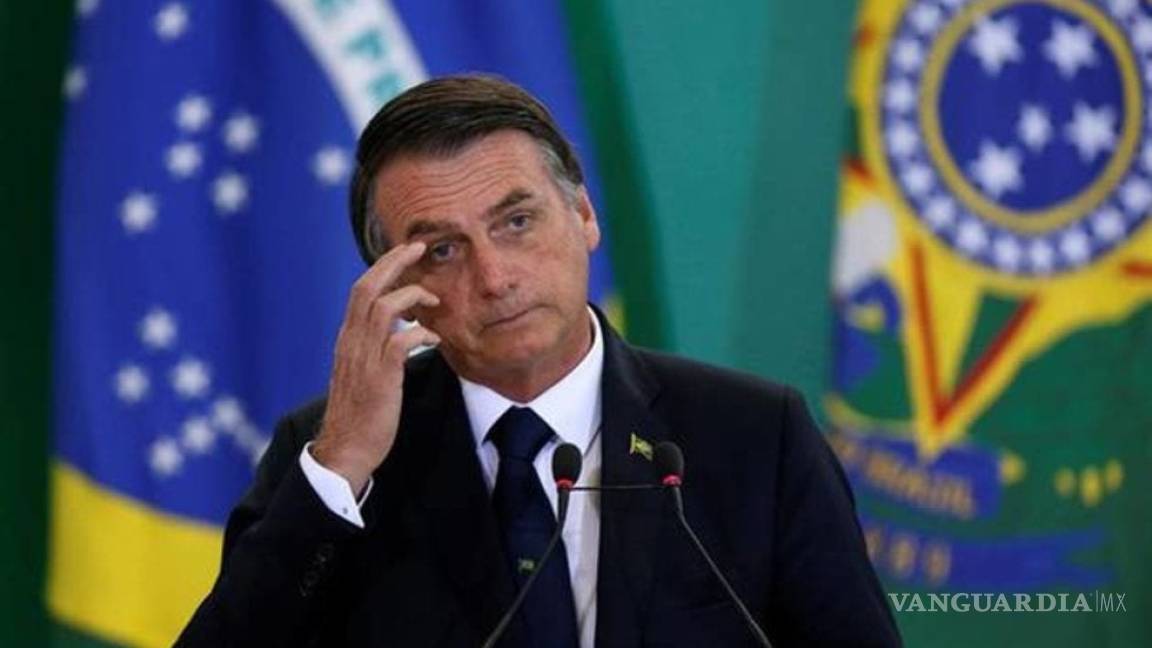 Bolsonaro reclama a gobernadores por falta de apoyo en lucha contra incendios en el Amazonas
