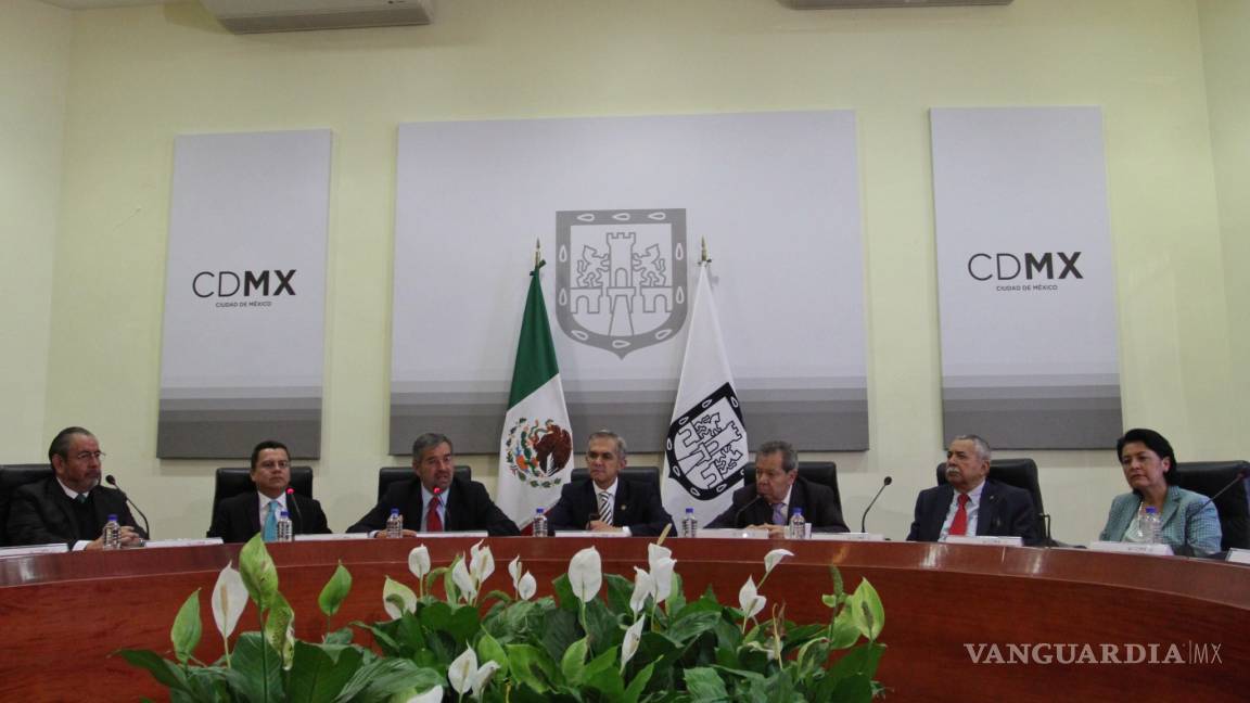 Mancera presenta asesores externos para redactar Constitución de CDMX