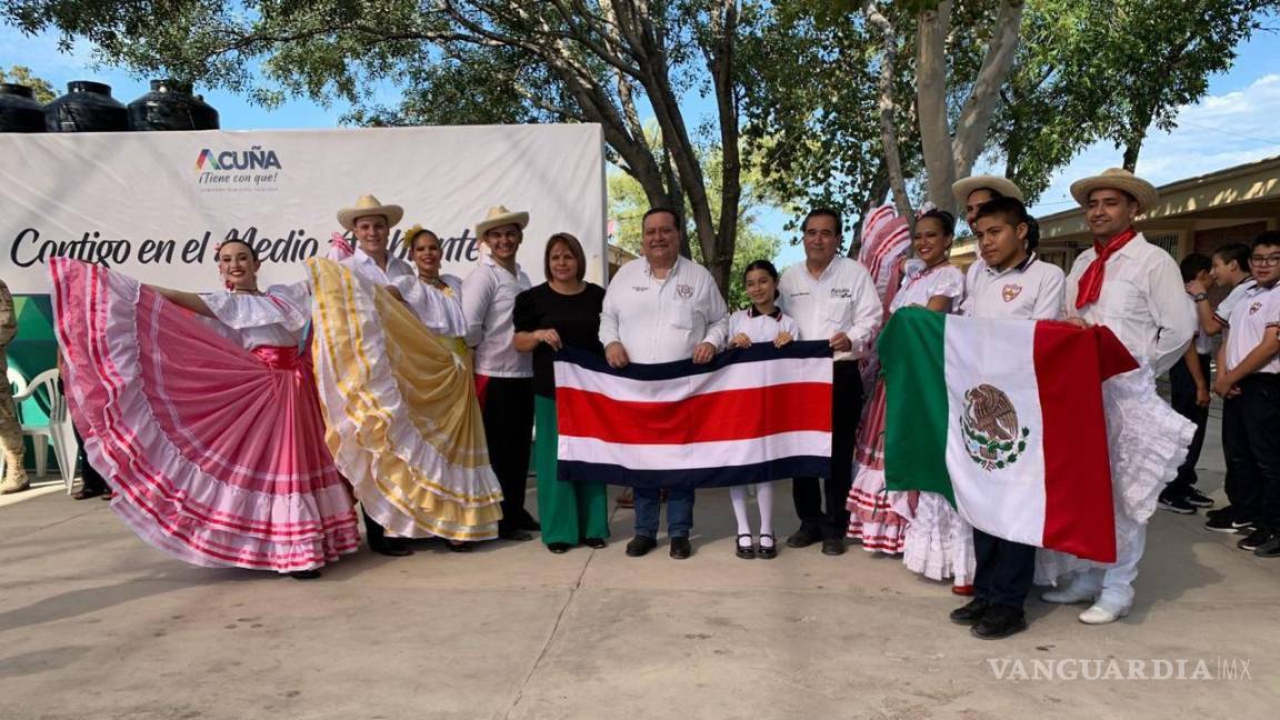 Visita Acuña ballet folclórico de Costa Rica; director elogia política migratoria en Centroamérica