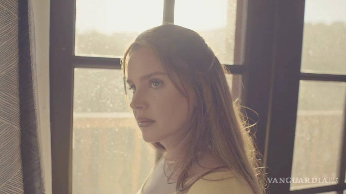 Revela Lana del Rey detalles de su octavo álbum de estudio “Blue Banisters” y libera sencillo “Arcadia”