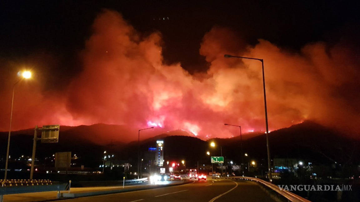 Incendio en Corea del Sur deja un muerto y unos 4 mil evacuados