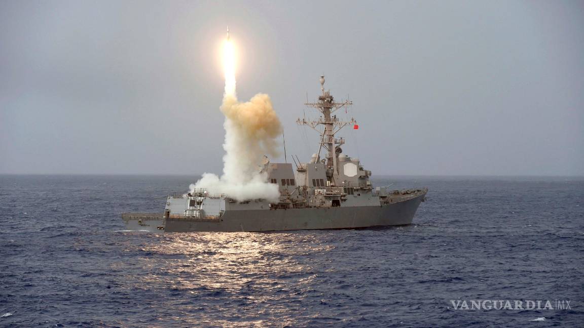 $!Se estrella destructor de EU y buque de carga, cerca de Japón