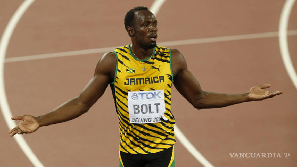 Bolt celebra sus medallas ahora con otras mujeres en Londres