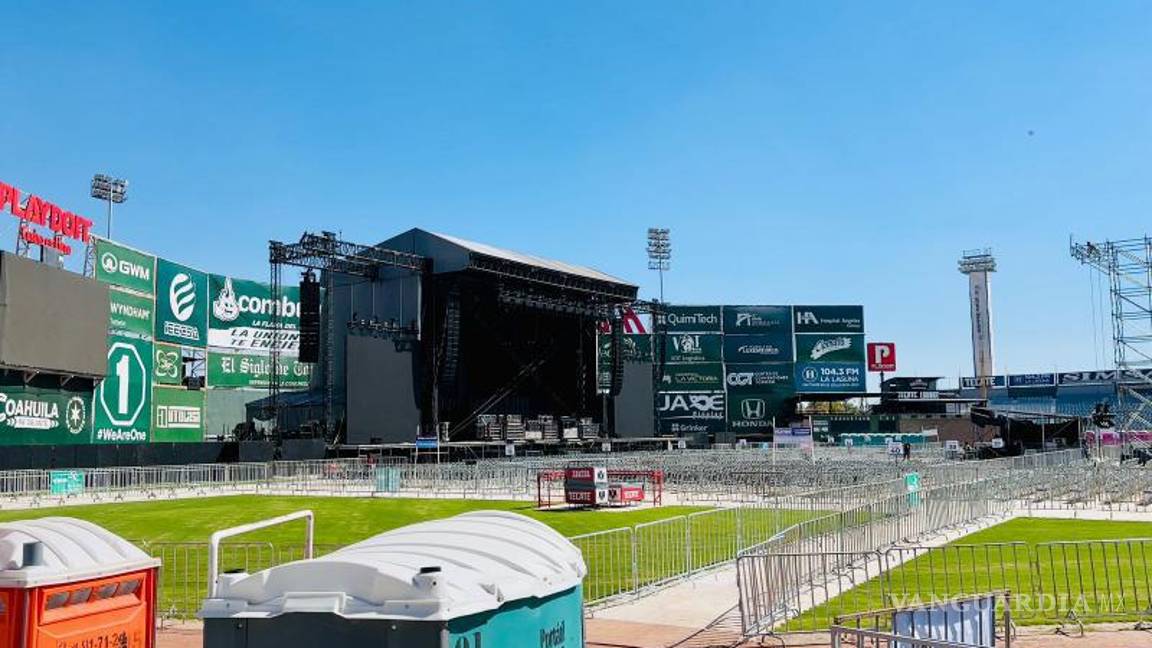 $!Elementos de seguridad revisan los accesos al Estadio de la Revolución antes del concierto.
