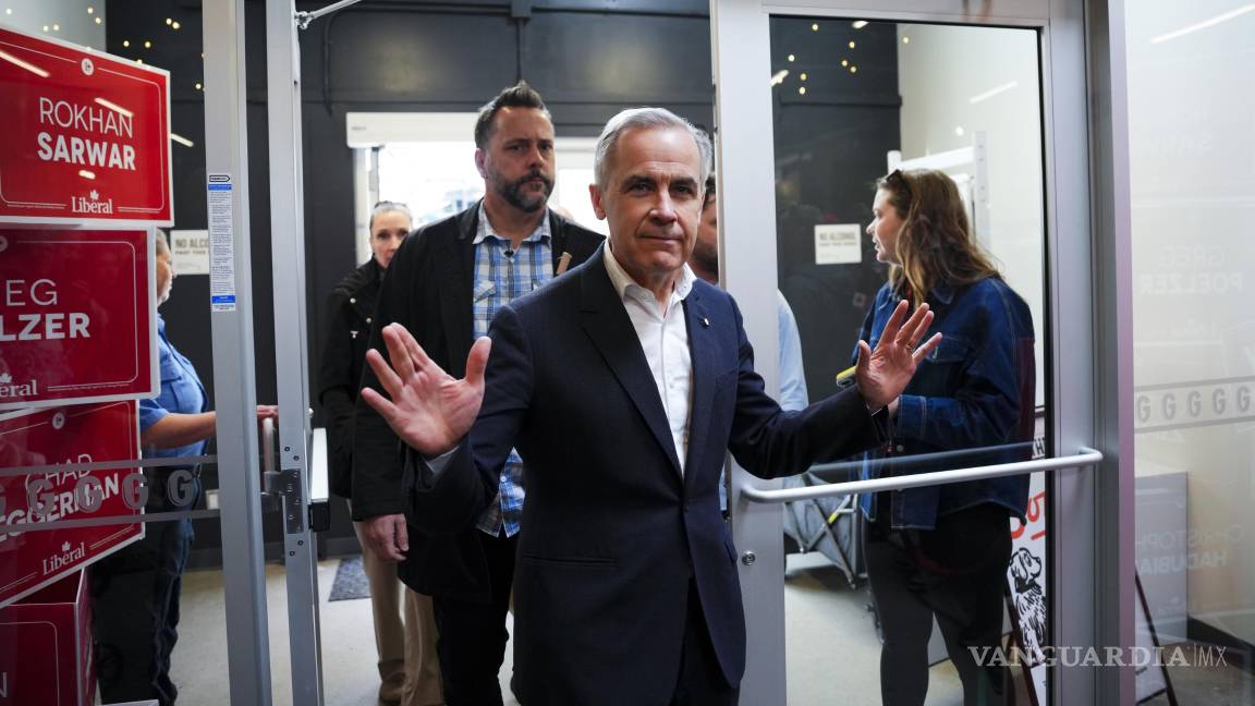 $!El líder liberal Mark Carney hace una parada de campaña en Saskatoon, Saskatchewan, el domingo 27 de abril de 2025.