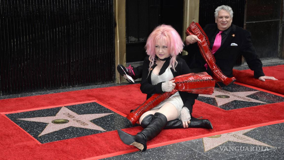 Cyndi Lauper desvela su estrella en el Paseo de la Fama de Hollywood