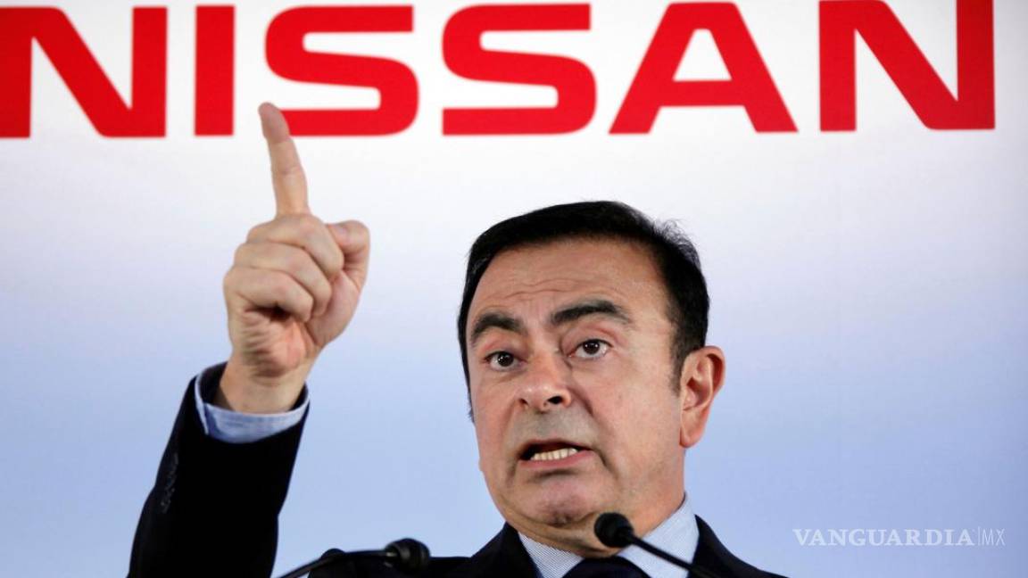 Expresidente de Nissan es acusado por abuso de confianza