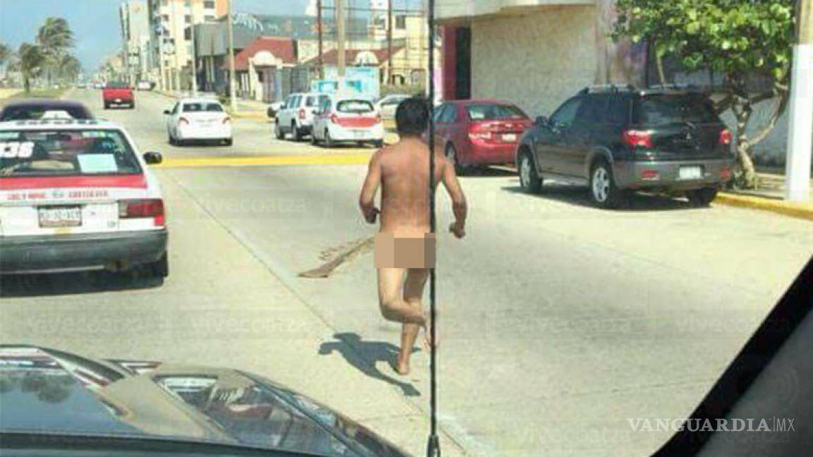 Hombre desnudo pone a sudar a marinos en Veracruz