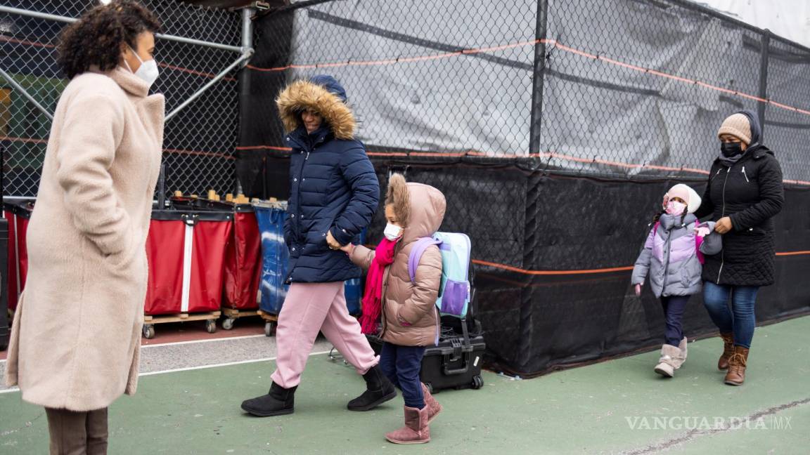 Pese a ser de los países con más casos de Ómicron, EU insiste en regresar a clases presenciales