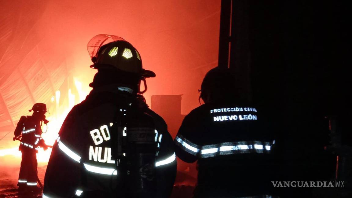 Incendio en fábrica de plásticos en Nuevo León deja 30 evacuados