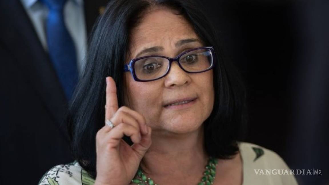 Que 'niñas vistan de rosa y niños de azul', sugiere Ministra de Derechos Humanos de Brasil