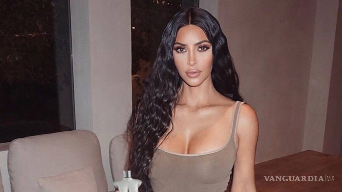 Kim Kardashian sorprende con modelo ex convicta para su nueva línea de ropa