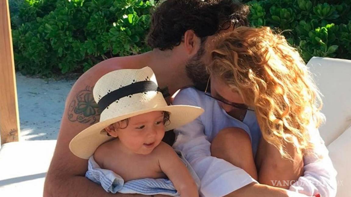 $!'Paulina Rubio cae en depresión porque se siente vieja, la corren de disquera y no llena conciertos': TvNotas